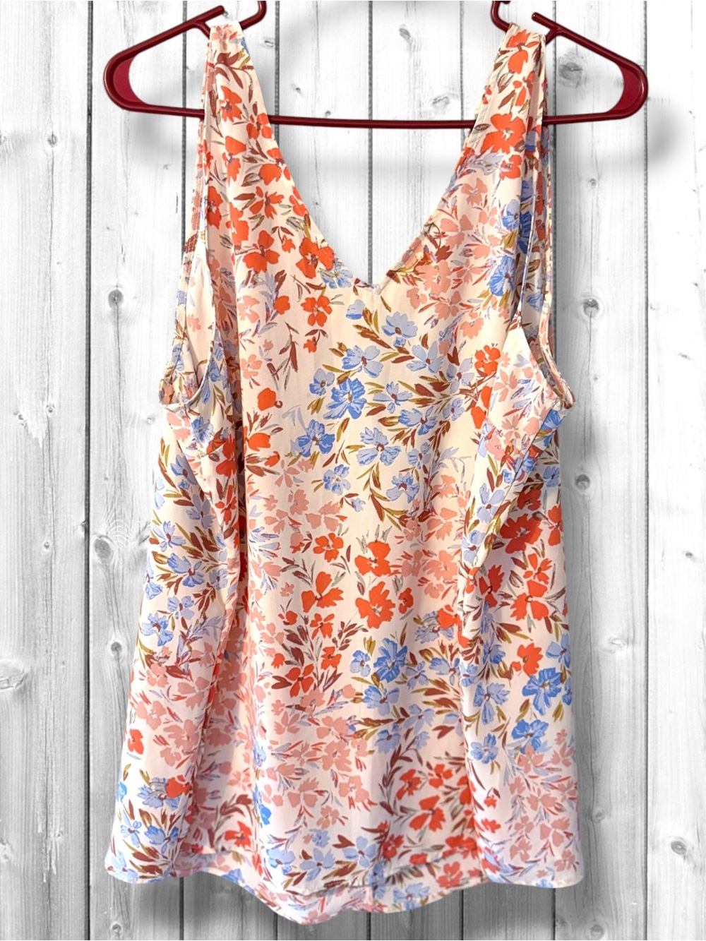 🌼Maurices Floral V-Neck Camisole in White, Coral & Blue